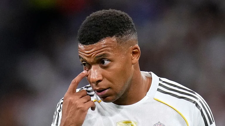 Стало известно, кто обогнал Мбаппе в списке лучших дриблеров Европы 