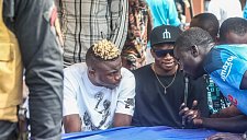 Нигерийские футболисты дарят рождественскую радость