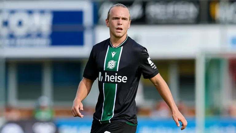 «Алемания» арендует Ларса Гиндорфа из «Ганновера»