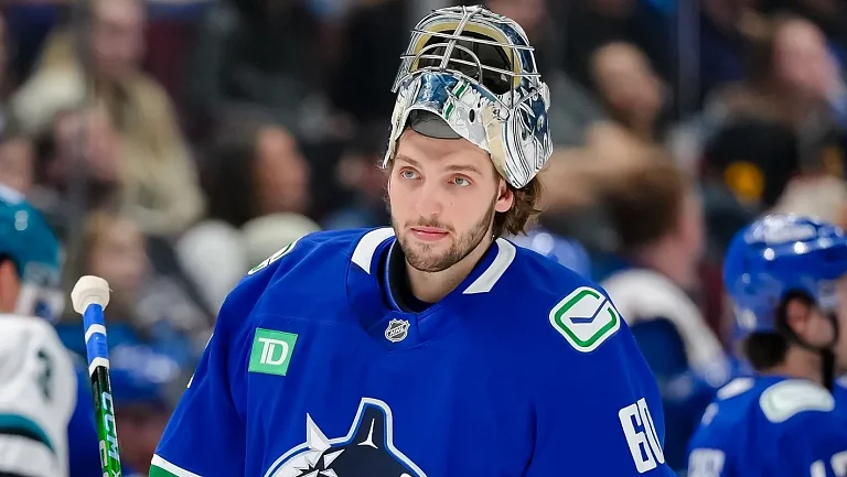 Белорусский голкипер «Ванкувера» Толопило стал третьей звездой дня в НХЛ