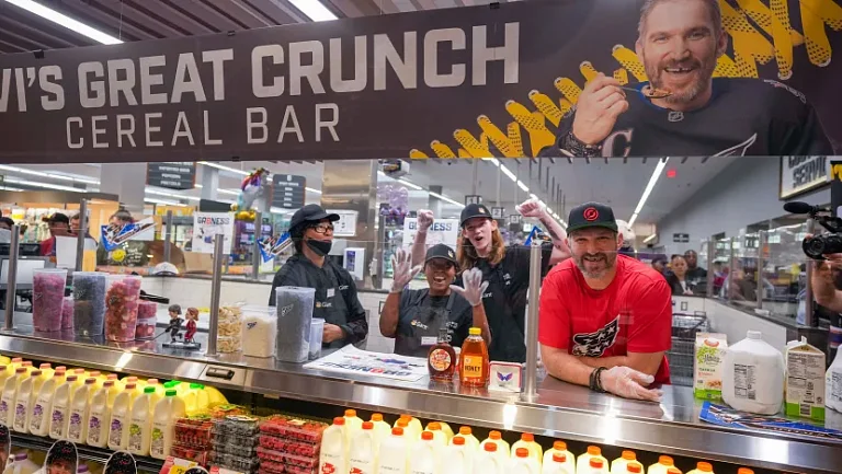 Александр Овечкин продолжает заниматься благотворительностью