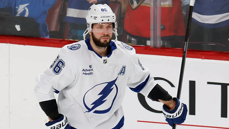 Никита Кучеров увеличил отрыв от Овечкина в списке снайперов НХЛ