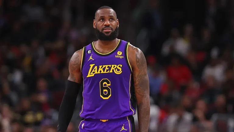 Инсайдер рассказал, когда Леброн примет решение о завершении карьеры