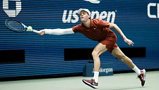 Синнер прокомментировал наличие компрессионного рукава в матче с Копришу