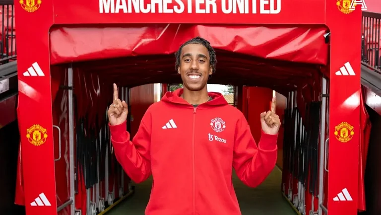 «Манчестер Юнайтед» подписал Лени Йоро, несмотря на интерес «Реала»