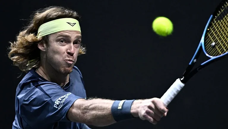 Рублев проиграл Шелтону в Париже и вылетел с «Мастерса»