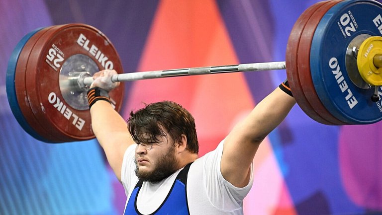 Российский штангист Мянд выиграл чемпионат Европы, установив 3 рекорда