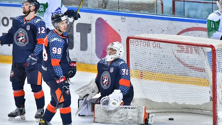 «Южный Урал» — «Торос»: осторожный хоккей с упором на результат