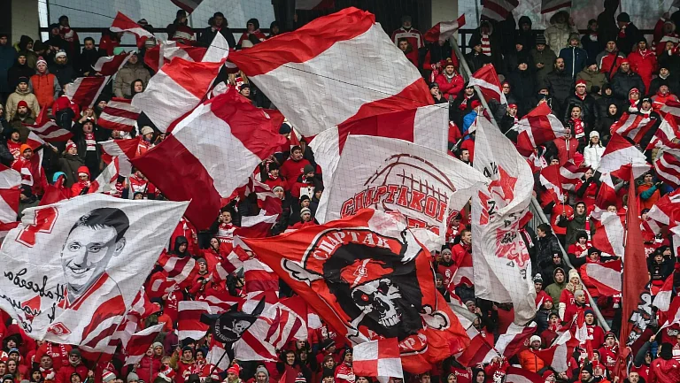 КДК РФС оштрафовал «Спартак» за поведение болельщиков в матче с «Локомотивом»