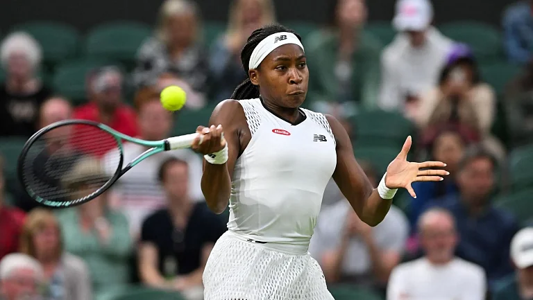 Гауфф разгромно проиграла Свитолиной в 1/4 финала Australian Open