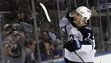 Владислав Наместников отметился шайбой за «Виннипег» в игре НХЛ с «Чикаго»