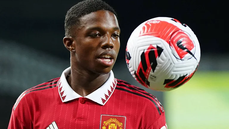 «Манчестер Юнайтед» готов продать Маласиа в клуб из Саудовской Аравии