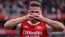 Нападающий «Арсенала» и форвард «Барселоны» получили трофей Мюллера