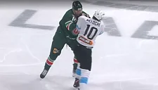 В начале матча «Ак Барс» — «Динамо» Мн произошла зрелищная драка