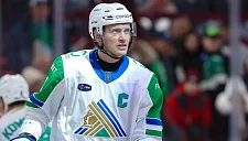 Защитник «Салавата» Григорий Панин опубликовал фото после попадания шайбы в ухо