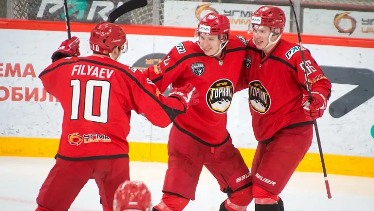 «Горняк» — «Торос»: остудит ли нефтекамский лёд фаворита?
