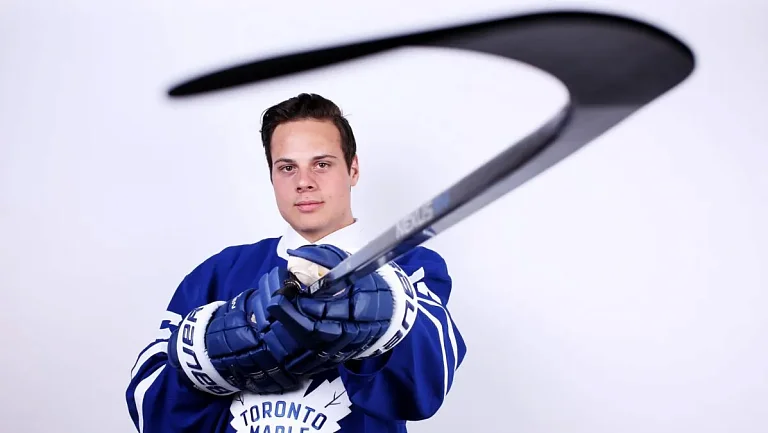 Остон Мэттьюс стал лучшим снайпером в истории «Торонто»