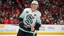 Крупный обмен: «Блэкхокс» берёт Бураковски, Велено едет в «Кракен»