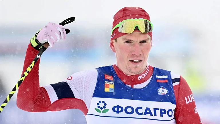 В FIS не хотят раскрывать причины отказа Большунову в нейтральном статусе