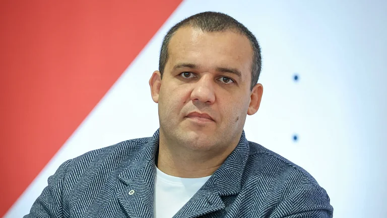 Кремлев оценил тренировки юных хоккеистов школы Ротенберга