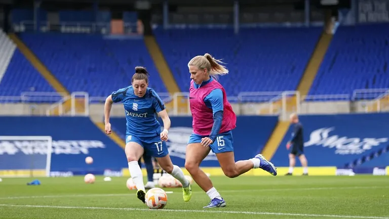 «Бристоль Сити» подписал контракт с Джеммой Лоули