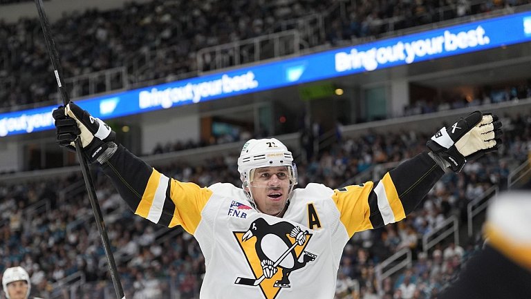 Малкин начал тренироваться в бесконтактном свитере