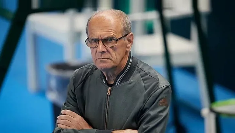 Собкин заявил, что Шнайдер нужно найти постоянного тренера