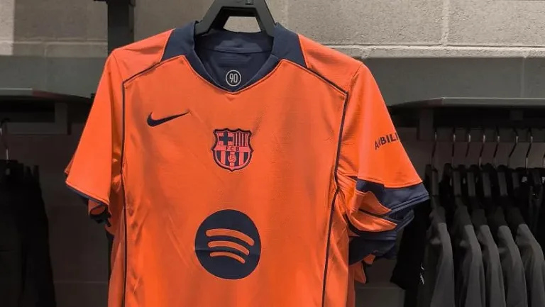 В Китае уже продаются новые футболки «Барселоны»