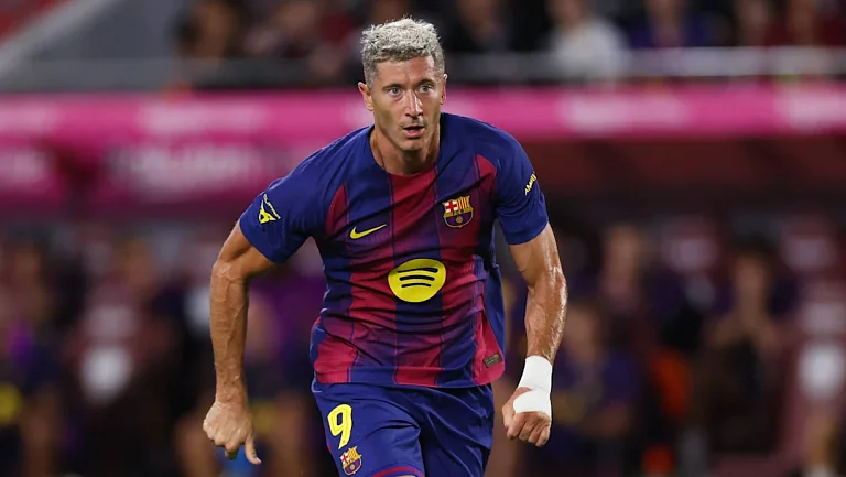 «Барселона» и Левандовски спорят из за интереса Саудовской Аравии