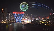 Карри встретили в Китае шоу дронов с попаданием мяча в кольцо