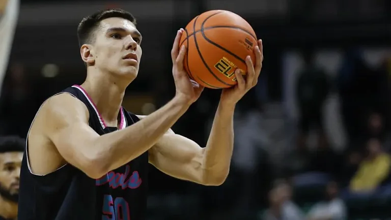 Российский центровой Владислав Голдин дебютировал в NBA в  матче за «Майами»