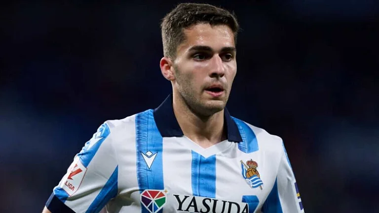 Агент Захаряна ответил на вопрос о возможном возвращении в РПЛ