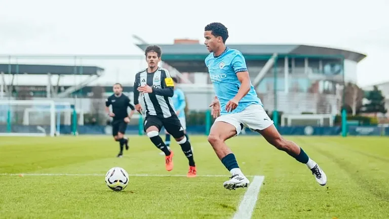 Дивайн Мукаса дебютирует за «Сити» в матче с «Палермо»