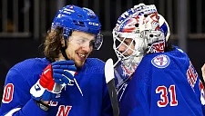 «Рейнджерс» с Панариным и Шестеркиным уступили «Торонто» в НХЛ