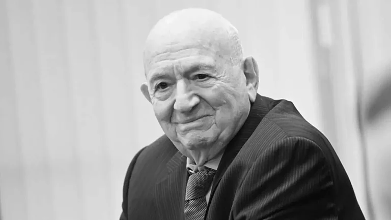 Владимир Путин прислал венок на церемонию прощания с Никитой Симоняном
