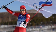 Александр Большунов снялся с соревнований на этапе Кубка России