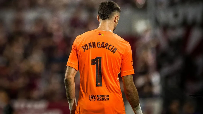 Жоан Гарсия вызвал споры из-за номера 1 в «Барселоне»