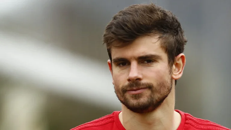 Пейчинович хочет сказать, что гордится своим российским гражданством