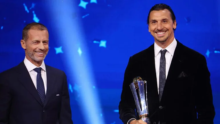 Златан Ибрагимович получил награду президента УЕФА