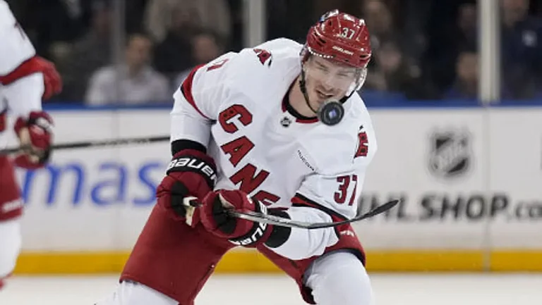 Четыре клуба НХЛ интересуются Джеком Рословиком