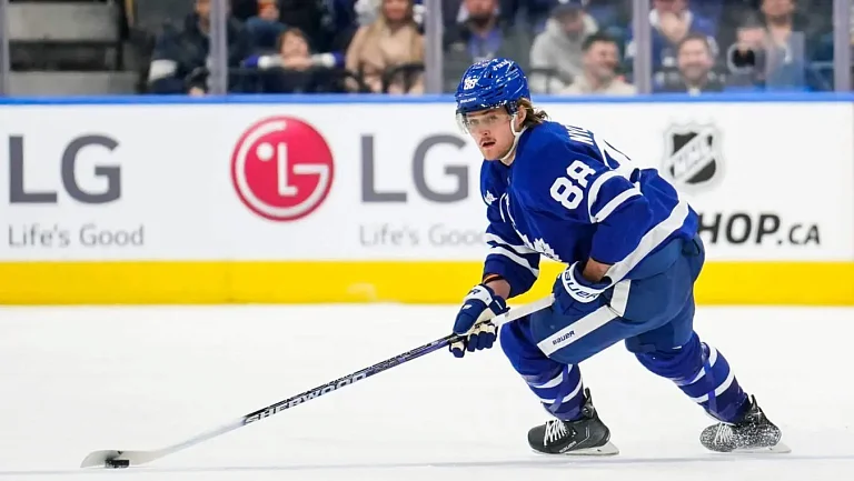 НХЛ хочет наказать игрока «Торонто» за неприличный жест в камеру во время матча