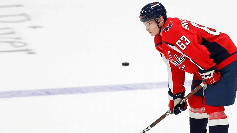 «Вашингтон» продлил контракт с нападающим Иваном Мирошниченко