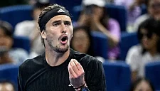 Немецкий теннисист Зверев хочет сказать, что устал от отца и брата на Australian Open