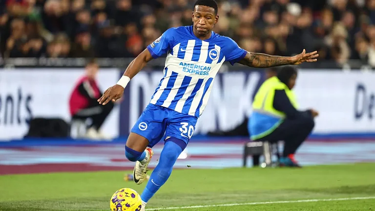 «Милан» предложил €12 млн за Эступинана, но «Брайтону» этого мало