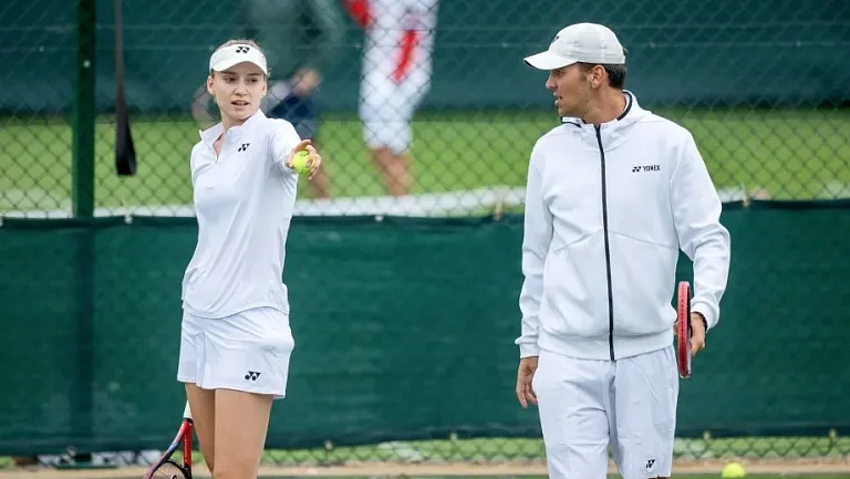 Тренер Рыбакиной вернул право работать на турнирах после успешной апелляции