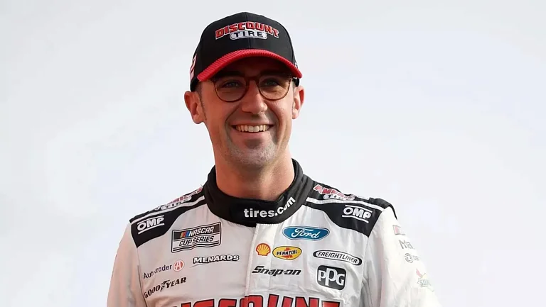 Остин Синдрик дебютирует в Supercars с Tickford Racing после сезона NASCAR