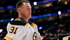 Россиянин Задоров начал матч с драки и помог «Бостону» победить «Монреаль»