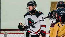 Сын губернатора Свердловской области Денис Паслер подписал контракт с АКМ