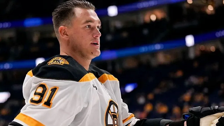 Россиянин Задоров начал матч с драки и помог «Бостону» победить «Монреаль»