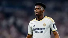 Тчуамени получил красную карточку за грубую атаку в матче с Исландией